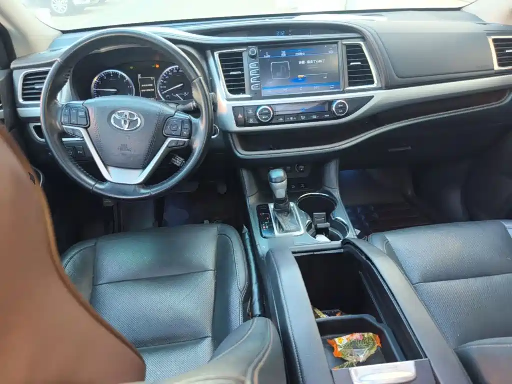 Toyota Highlander — фото 10