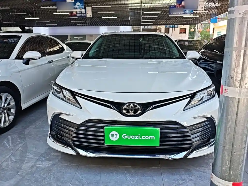 Toyota Camry — фото 3