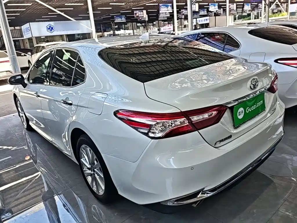 Toyota Camry — фото 5