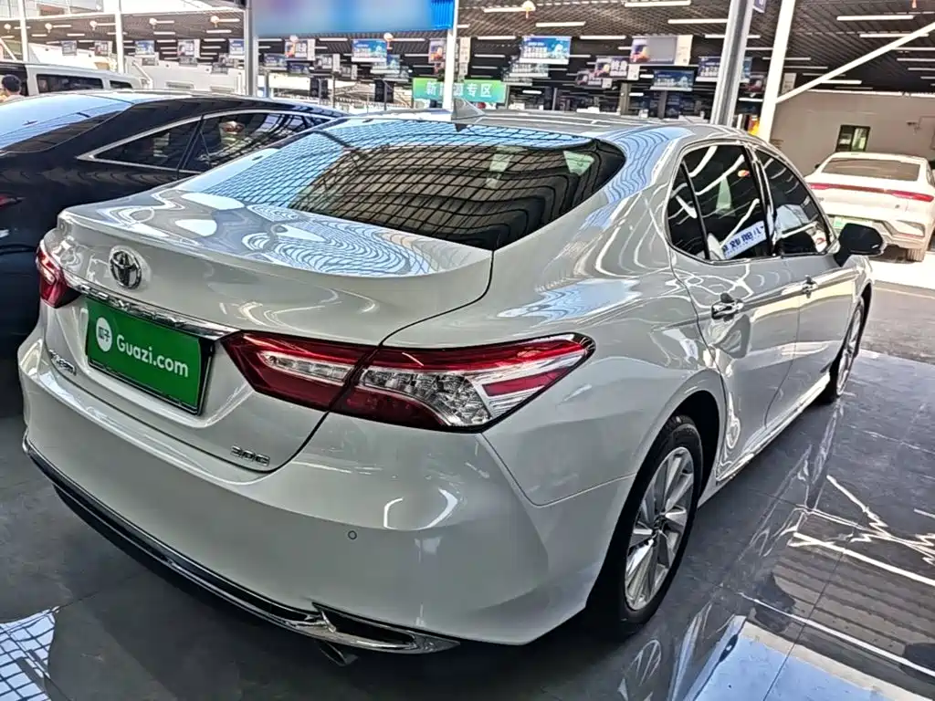 Toyota Camry — фото 7