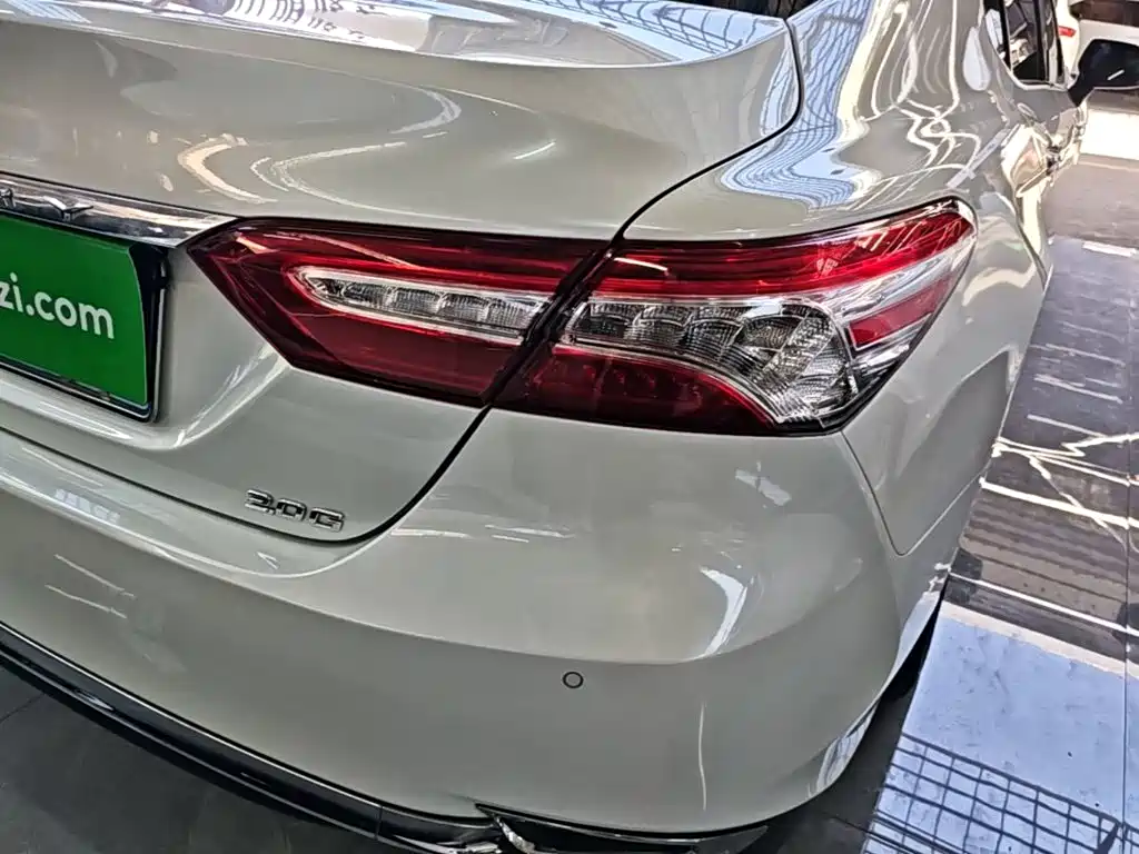 Toyota Camry — фото 8