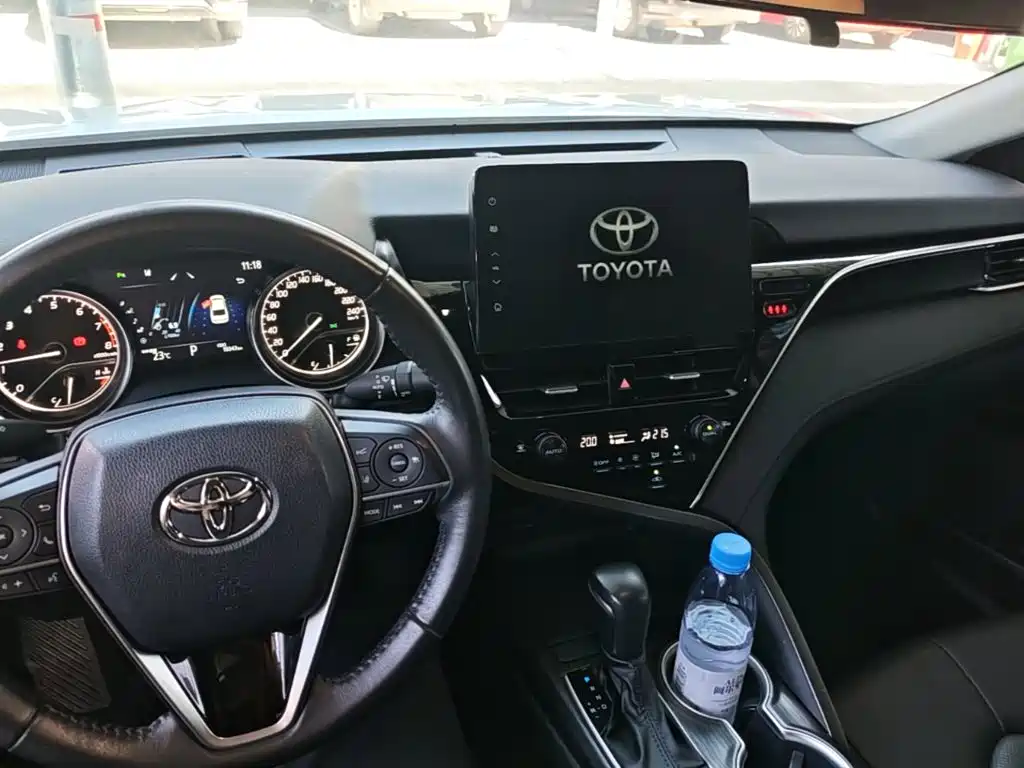 Toyota Camry — фото 10