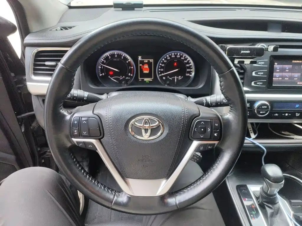 Toyota Highlander — фото 11