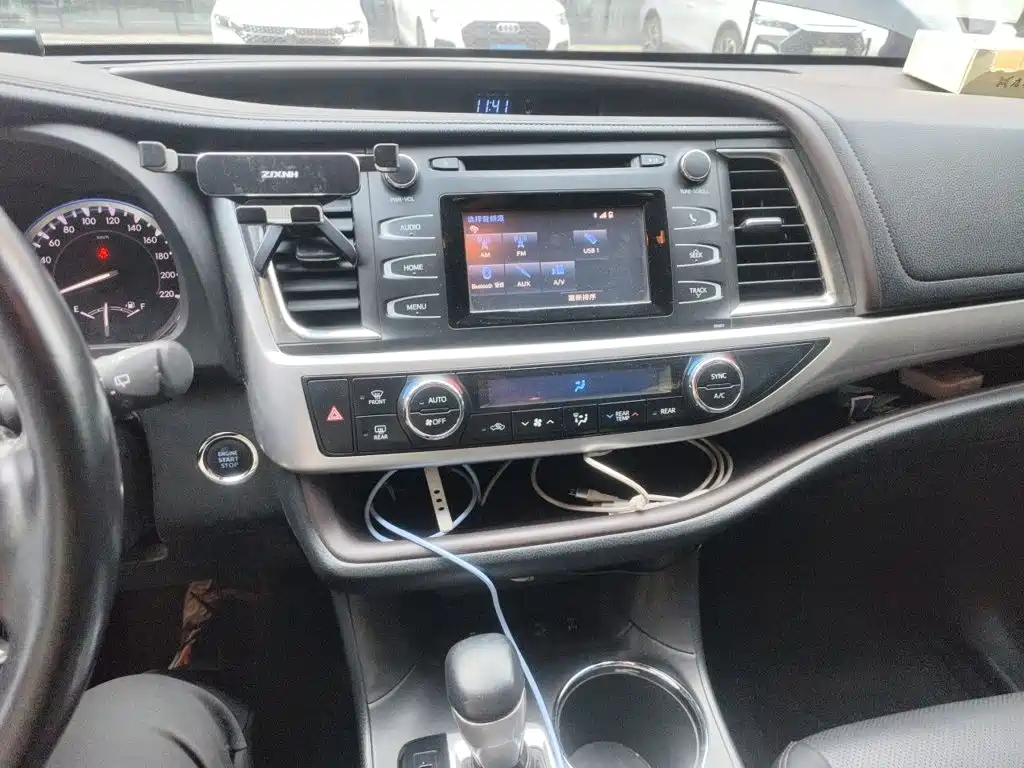 Toyota Highlander — фото 14