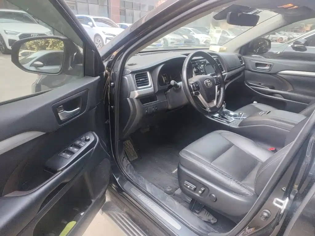 Toyota Highlander — фото 17