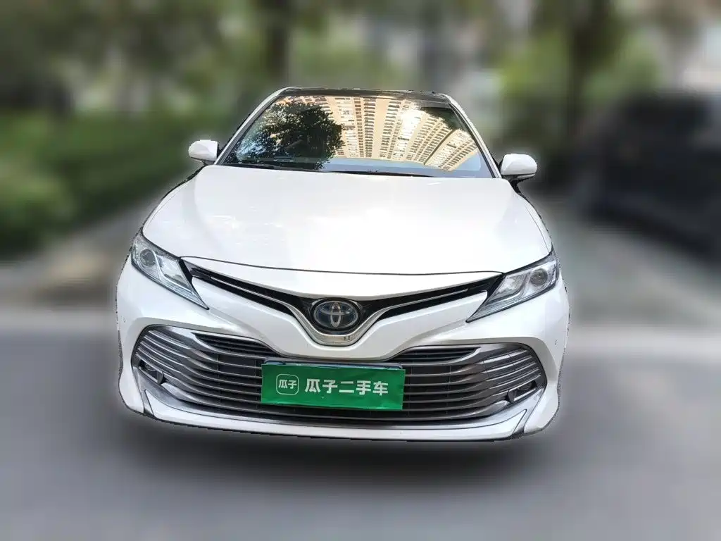 Toyota Camry — фото 2