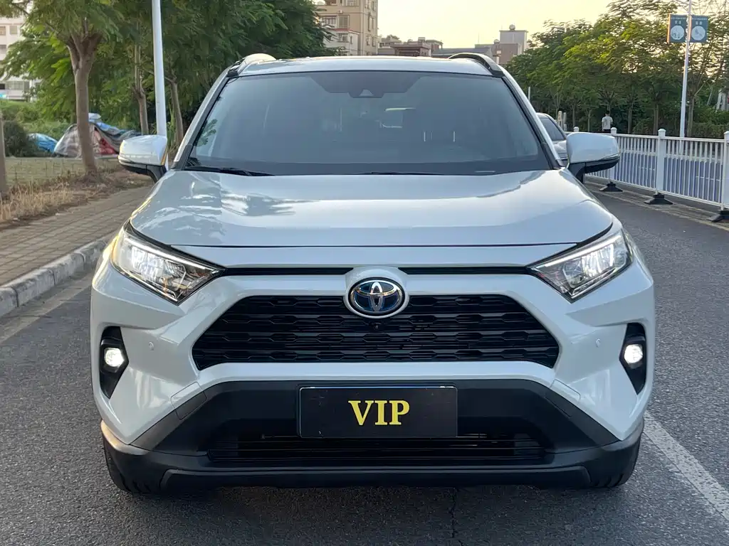Toyota RAV4 — фото 2