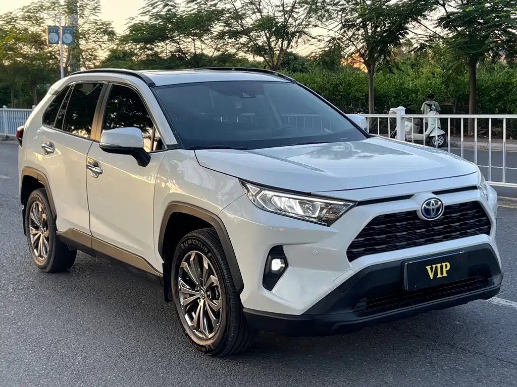 Toyota RAV4 — фото 3