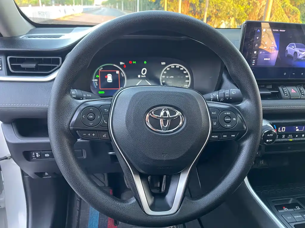 Toyota RAV4 — фото 23