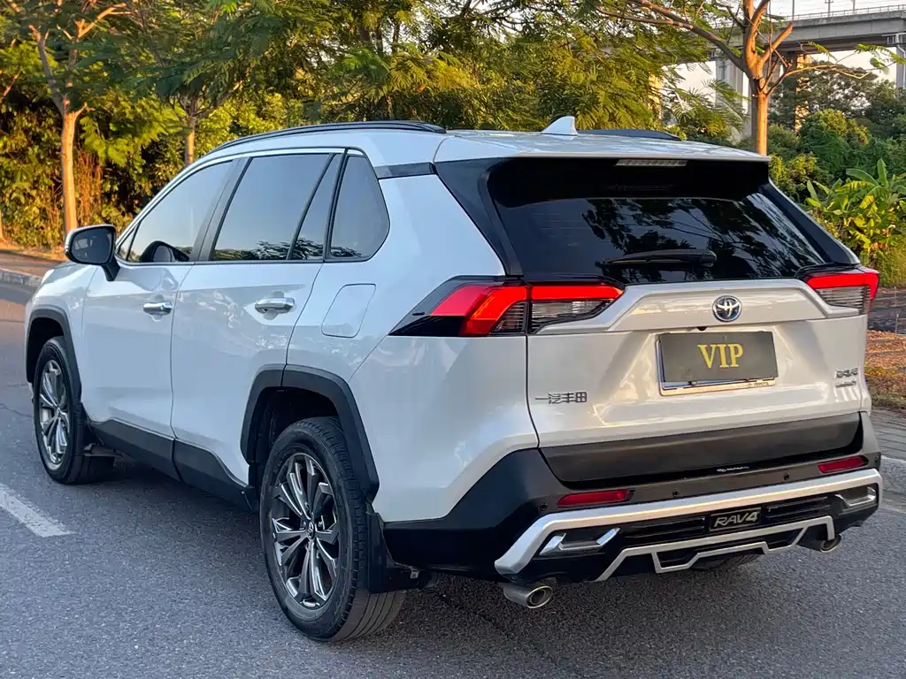 Toyota RAV4 — фото 4