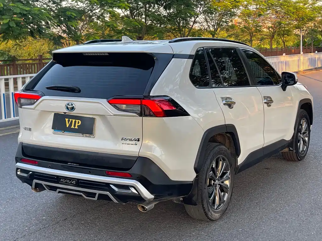 Toyota RAV4 — фото 6