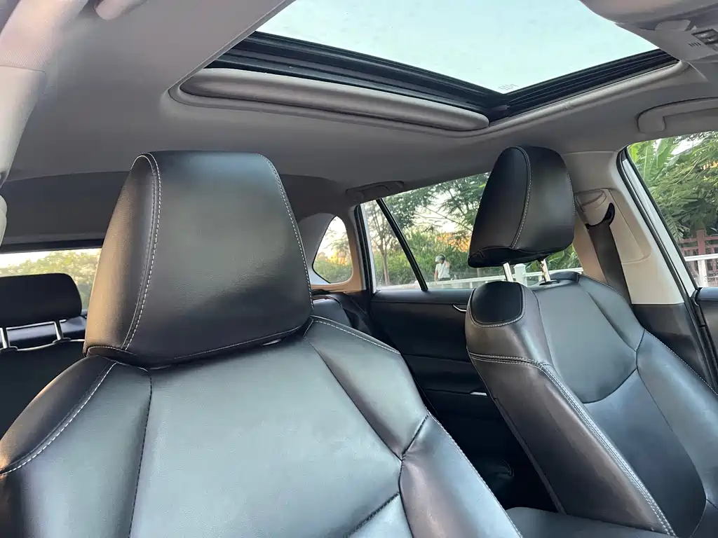 Toyota RAV4 — фото 9