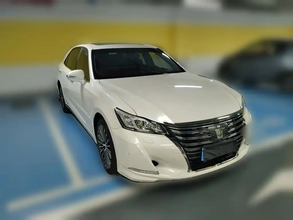 Toyota Crown — фото 3