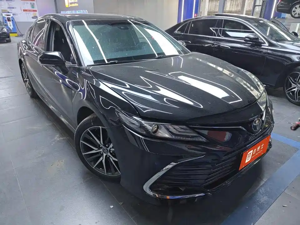 Toyota Camry — фото 2