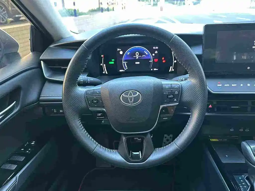 Toyota Camry — фото 6