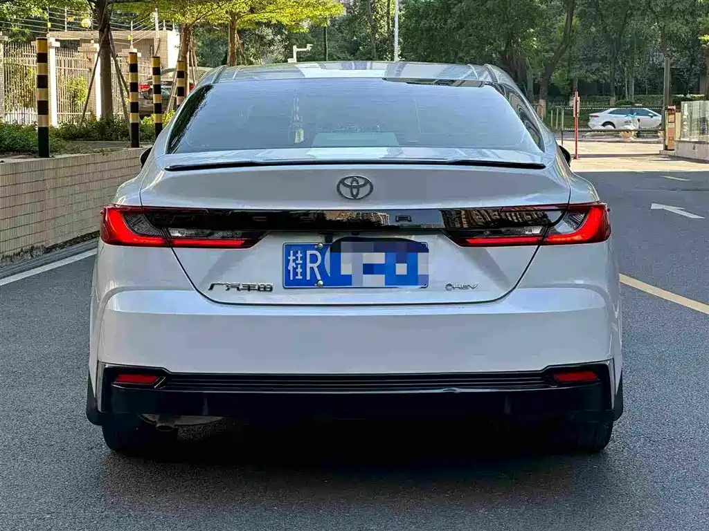 Toyota Camry — фото 5
