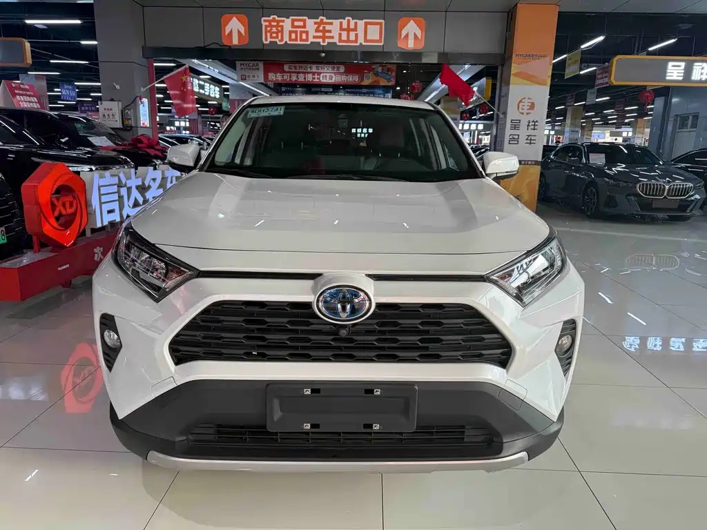 Toyota RAV4 — фото 2