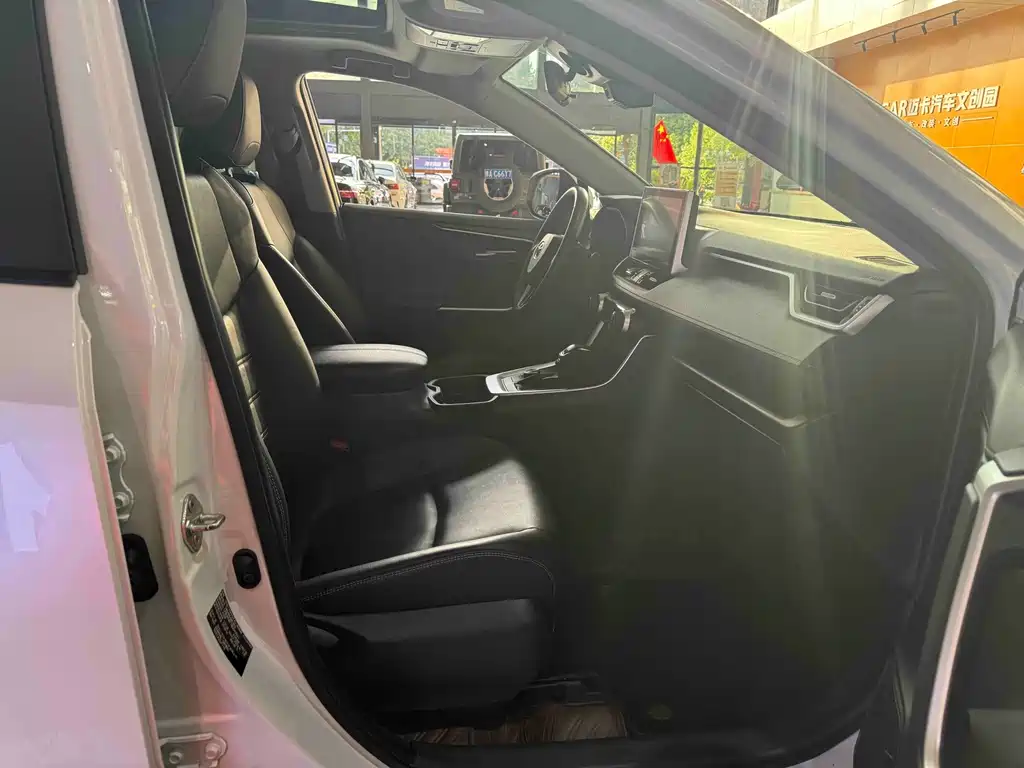 Toyota RAV4 — фото 15