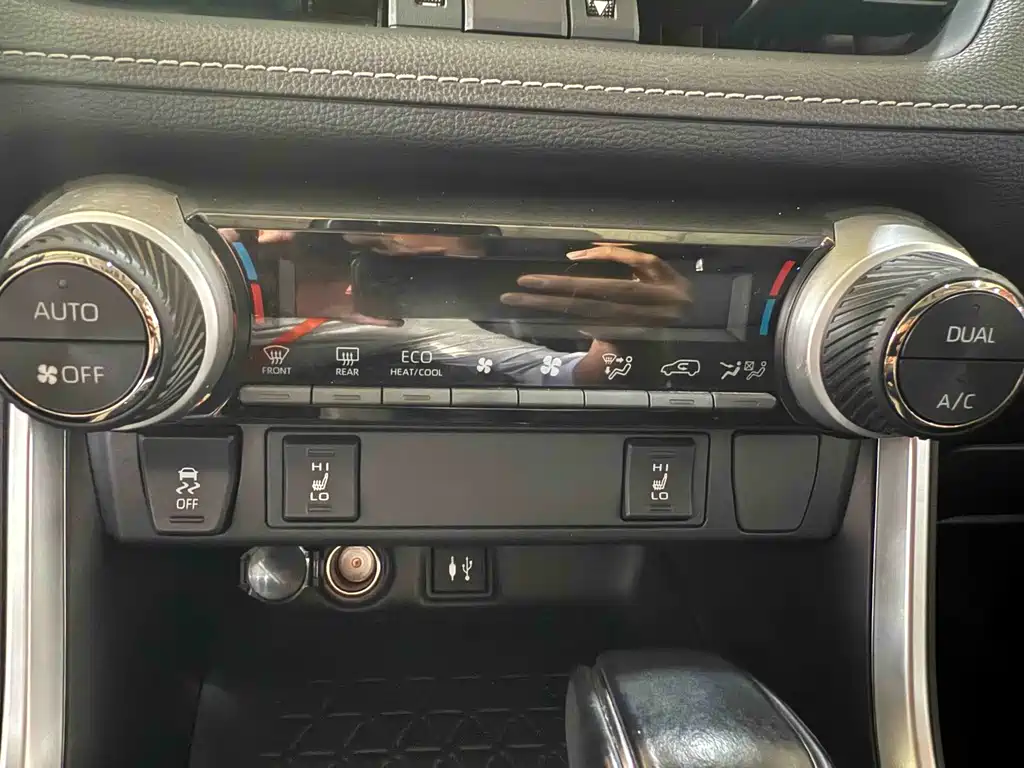 Toyota RAV4 — фото 17