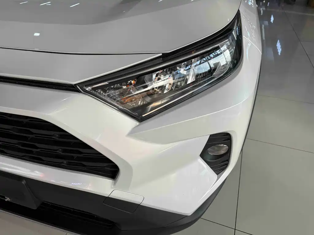 Toyota RAV4 — фото 4