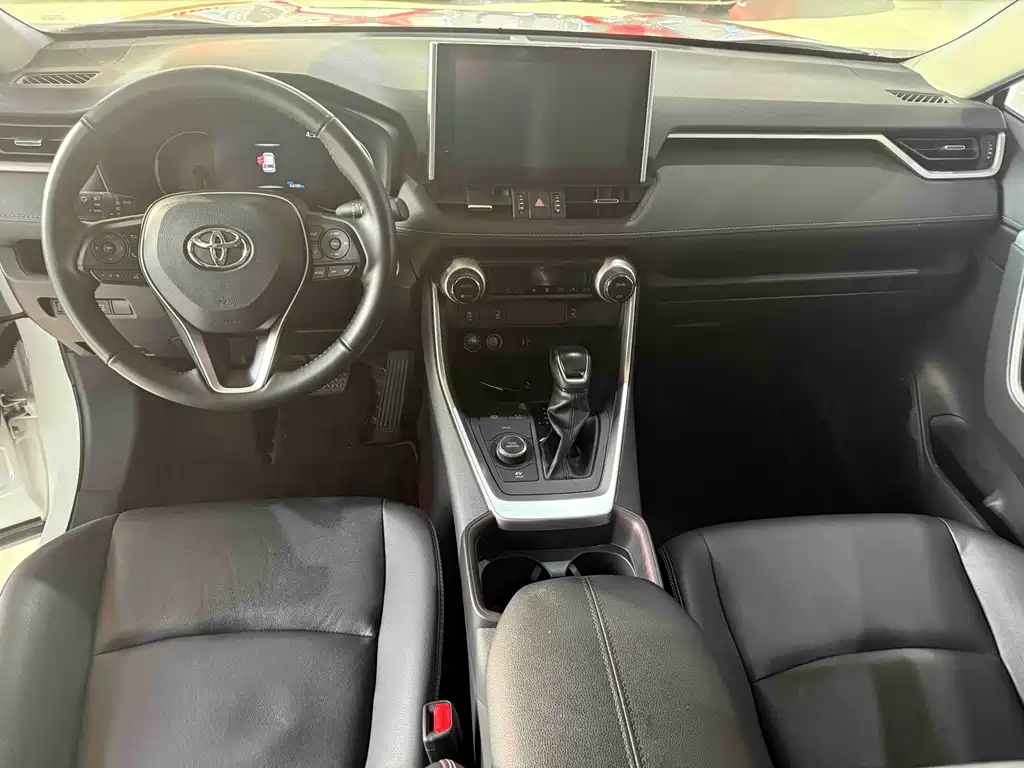 Toyota RAV4 — фото 6