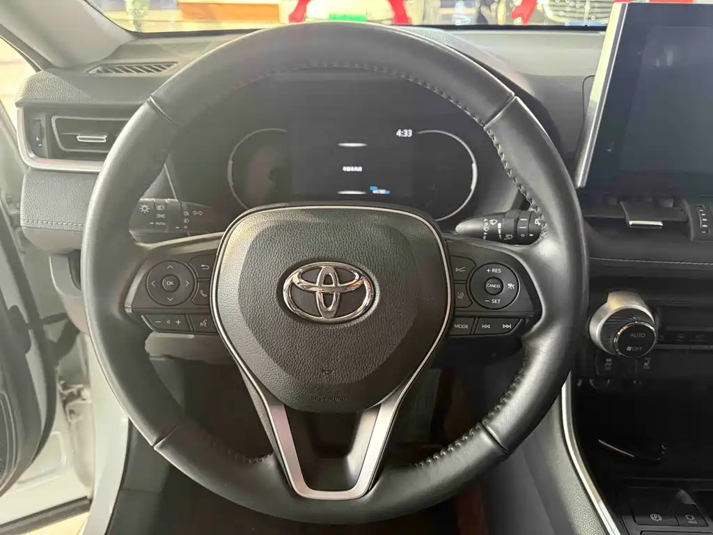 Toyota RAV4 — фото 9