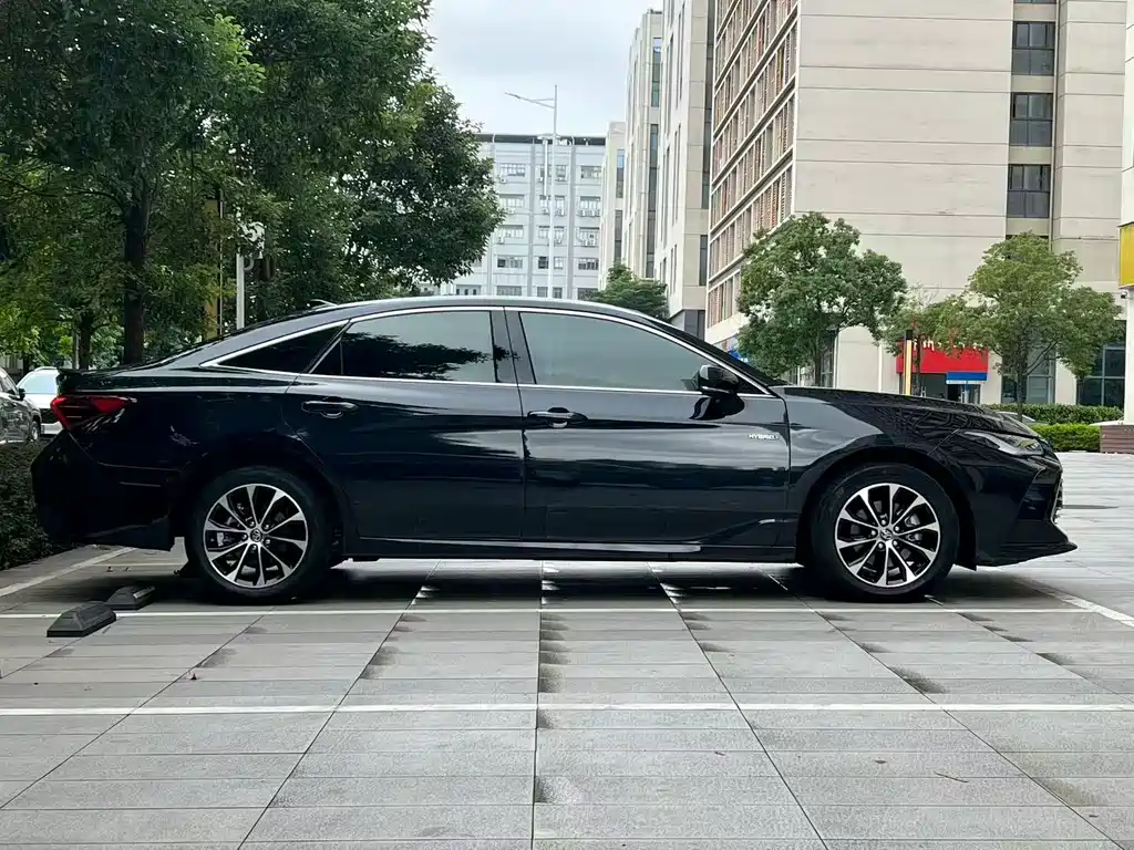Toyota Avalon — фото 2