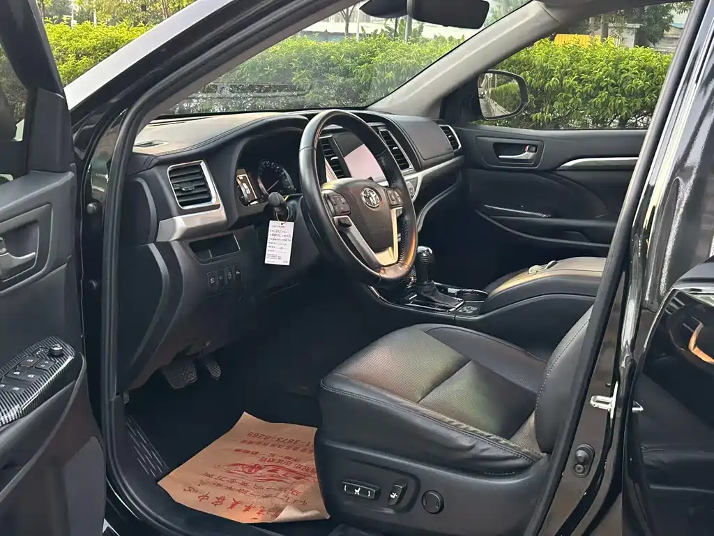 Toyota Highlander — фото 7