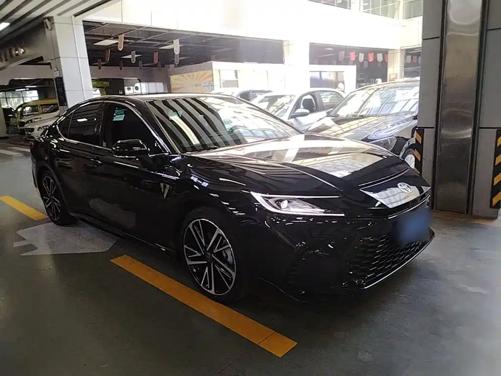 Toyota Camry — фото 4