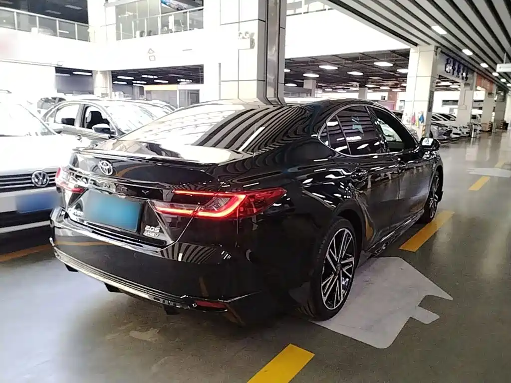 Toyota Camry — фото 7