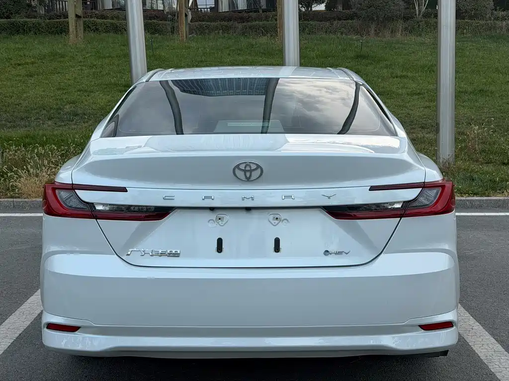 Toyota Camry — фото 8