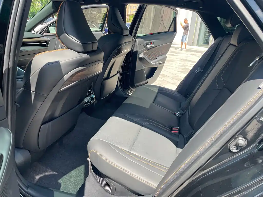 Toyota Avalon — фото 10