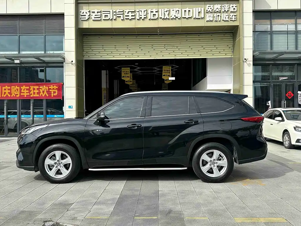 Toyota Highlander — фото 3