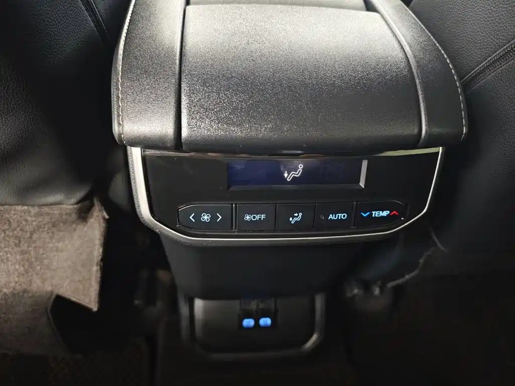 Toyota Crown Kluger — фото 10