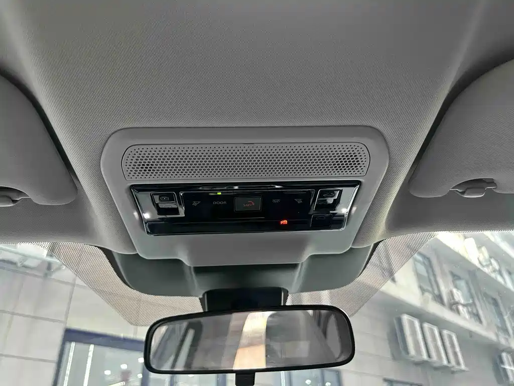 Toyota RAV4 — фото 10