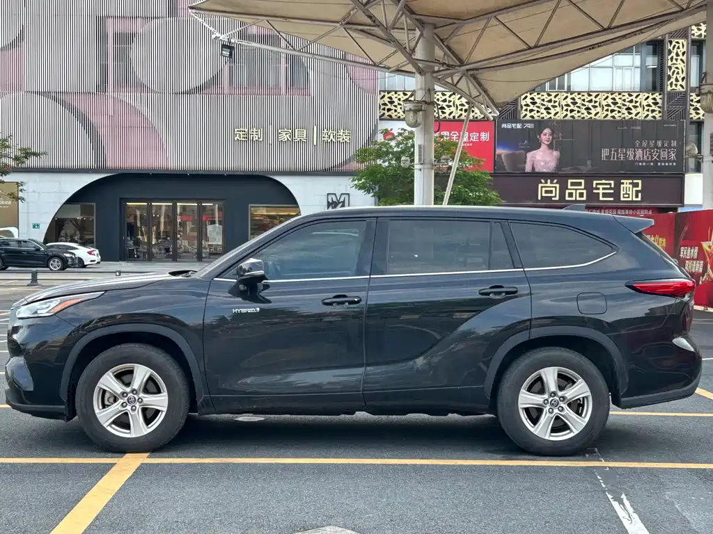 Toyota Highlander — фото 10