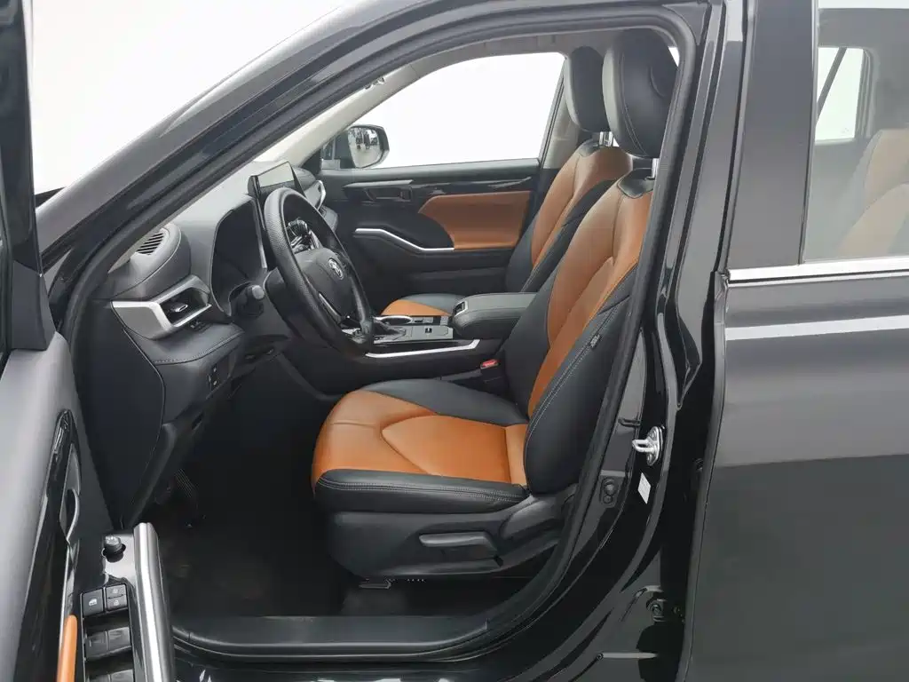 Toyota Highlander — фото 10