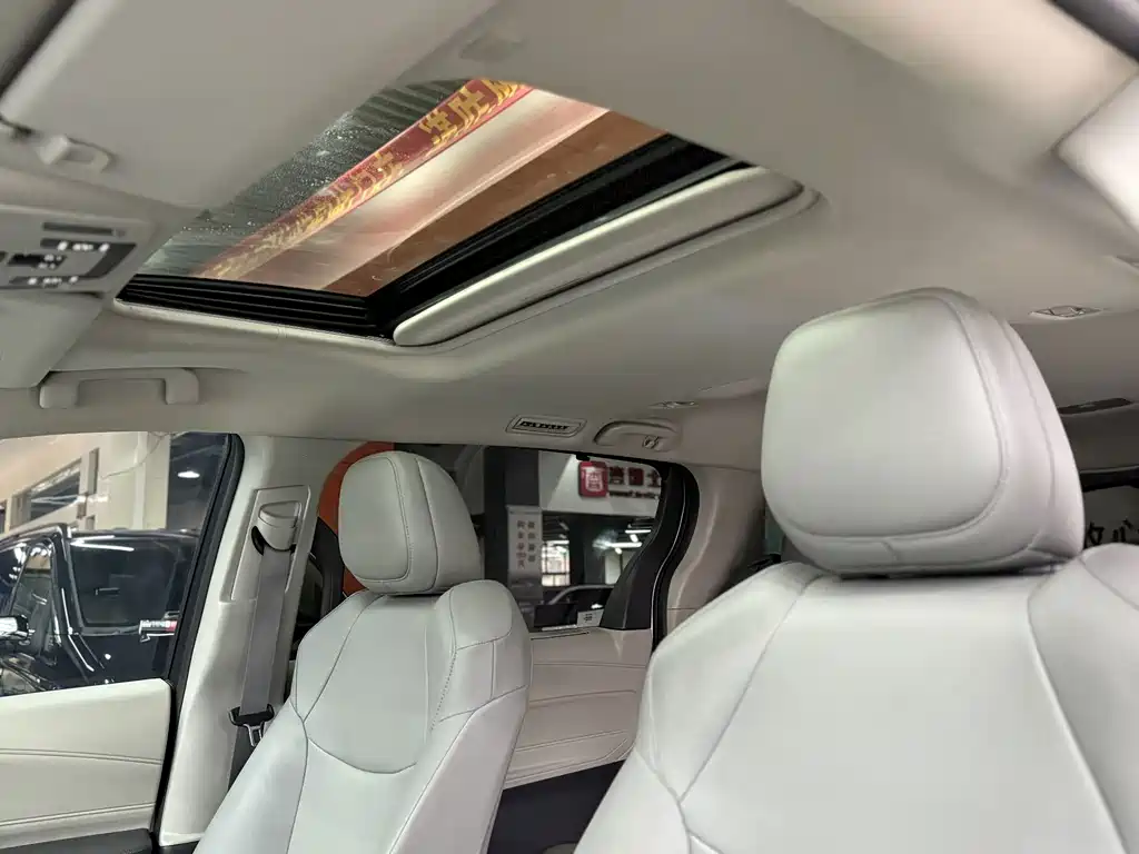 Toyota Granvia — фото 5