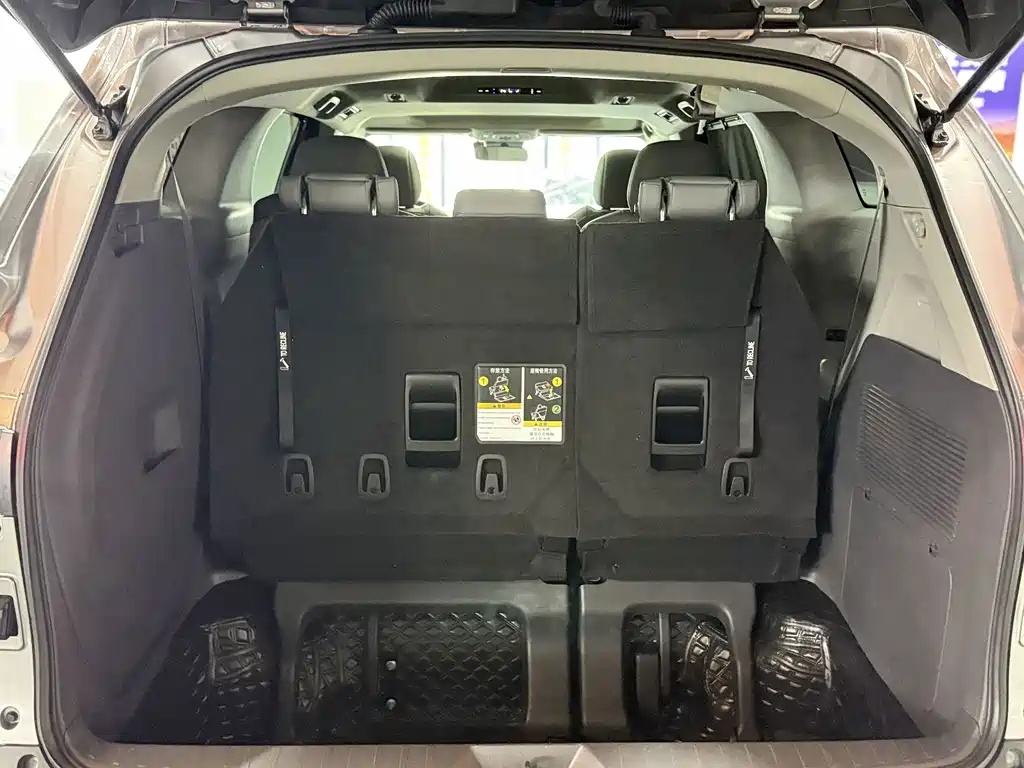 Toyota Granvia — фото 9