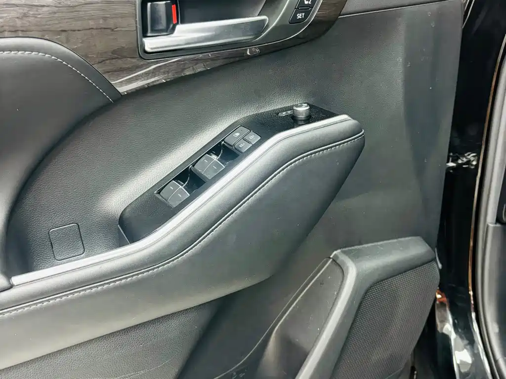 Toyota Highlander — фото 13