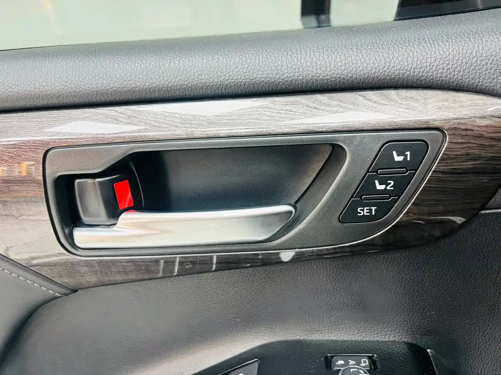 Toyota Highlander — фото 18