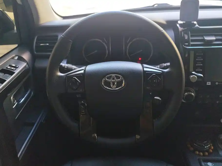 Toyota 4Runner — фото 15