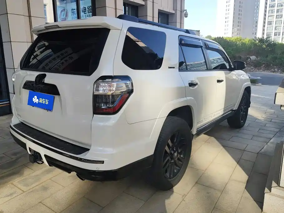 Toyota 4Runner — фото 3