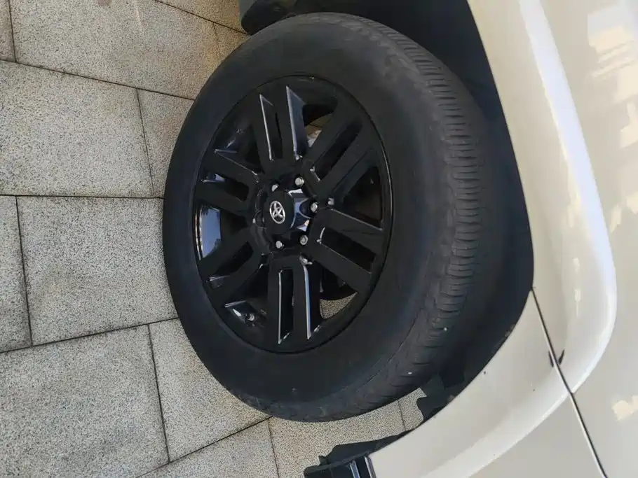 Toyota 4Runner — фото 6