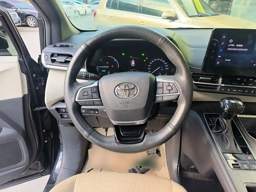 Toyota Granvia — фото 11