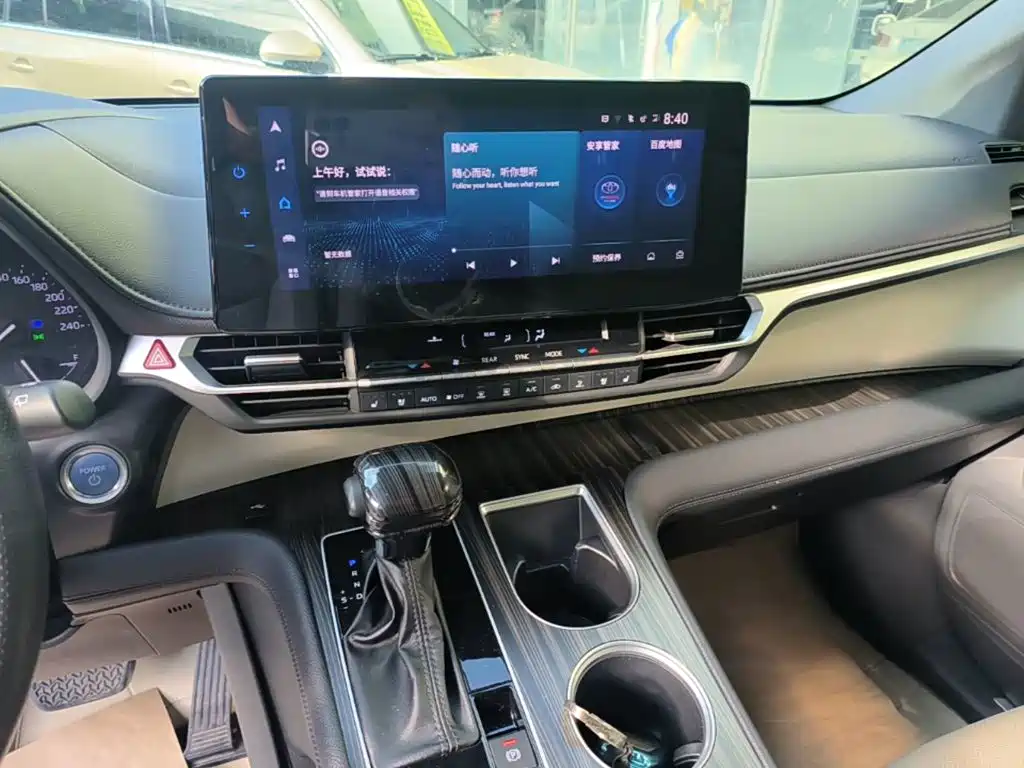 Toyota Granvia — фото 13