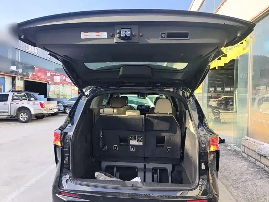 Toyota Granvia — фото 19