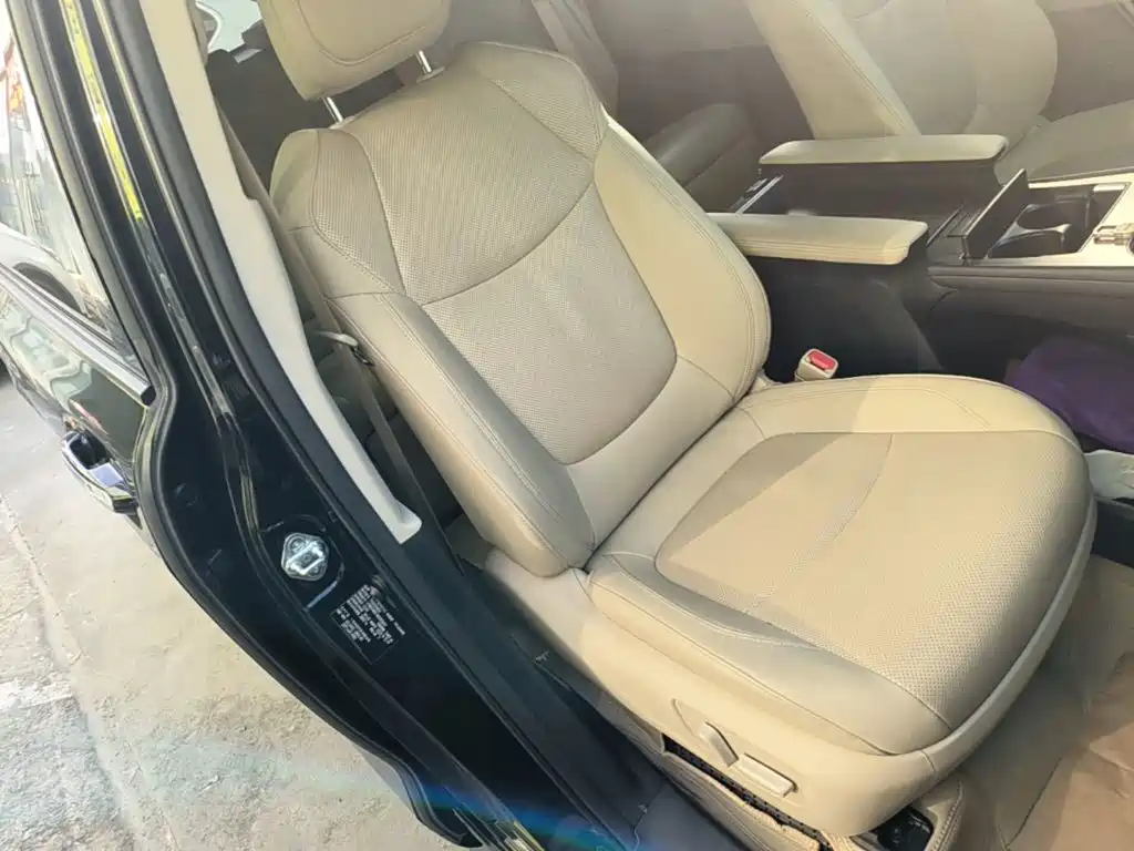 Toyota Granvia — фото 25