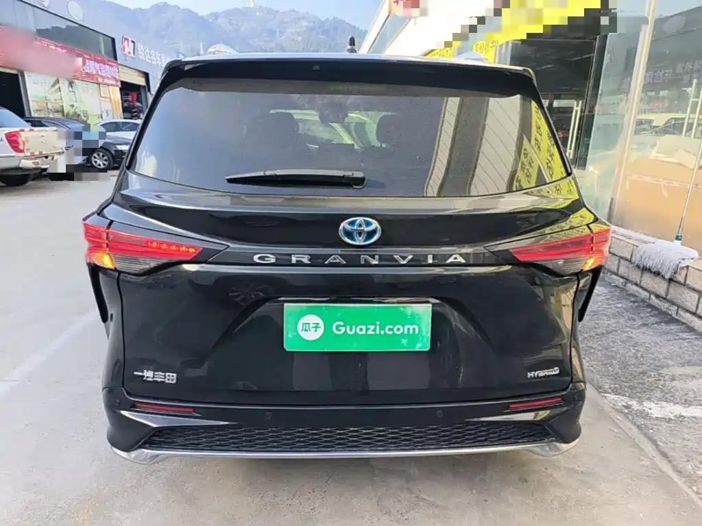 Toyota Granvia — фото 6