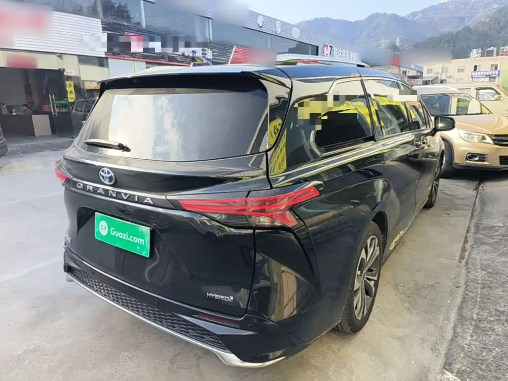 Toyota Granvia — фото 7
